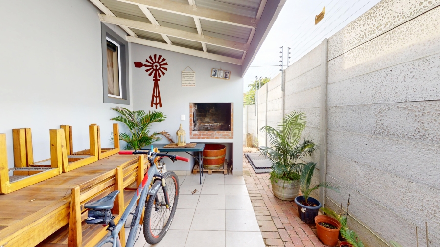 3 Bedroom Property for Sale in Uitsig Western Cape